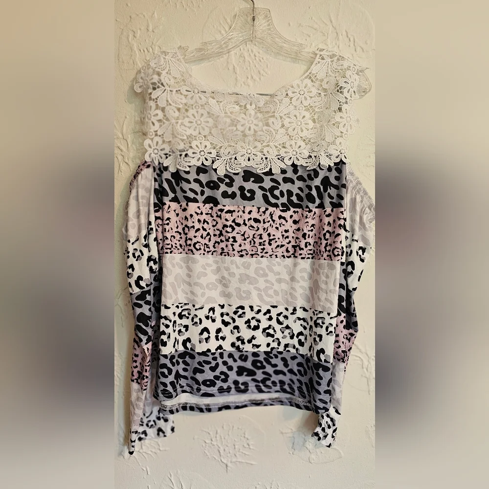 Women's 3X Shein lace cold shoulder long sleeve top - Picture 4 of 4
